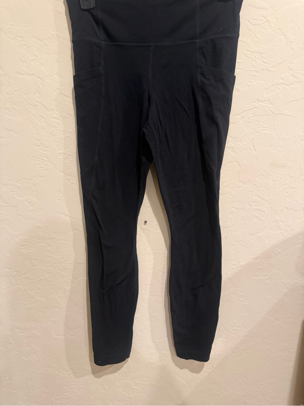 Athleta small 7/8 length black legging with pockets